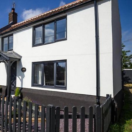 Stunning Cottage With A Private Hot Tub And Sauna In Norfolk Ref 99003Ac Lessingham Buitenkant foto